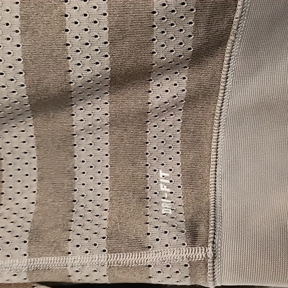 Nike Dri-Fit Athletic Top Size S - Picture 5 of 7